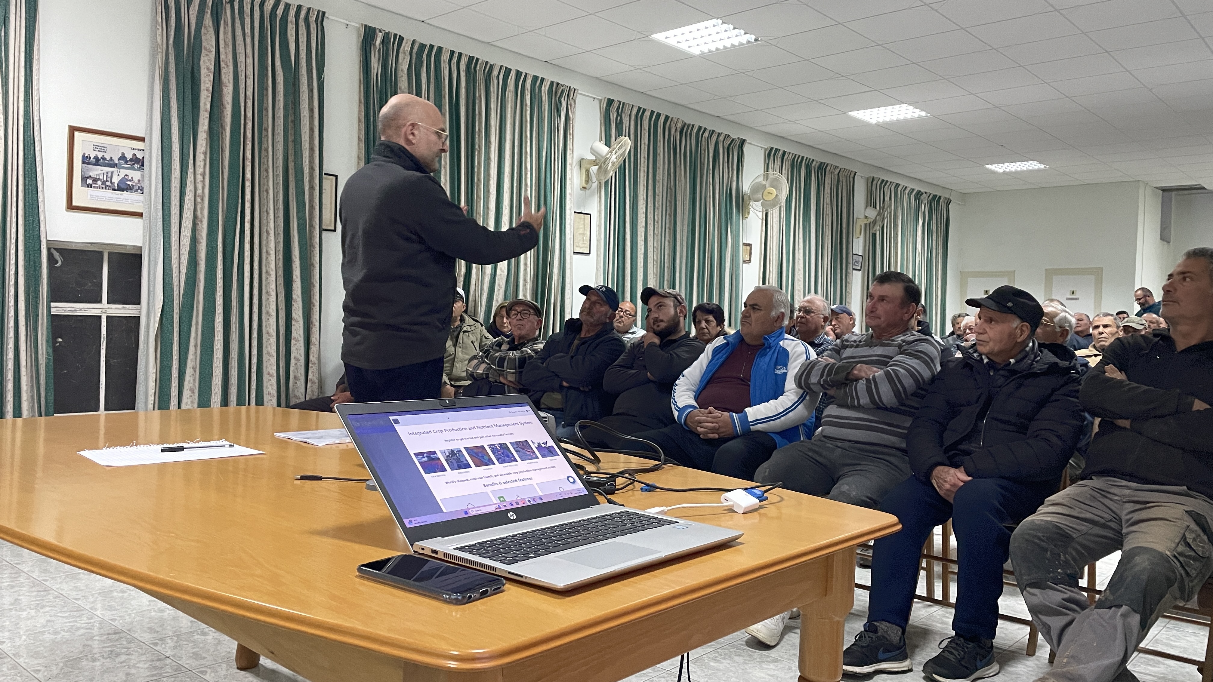 SYNECO training farmers on the use of the bio-based products
